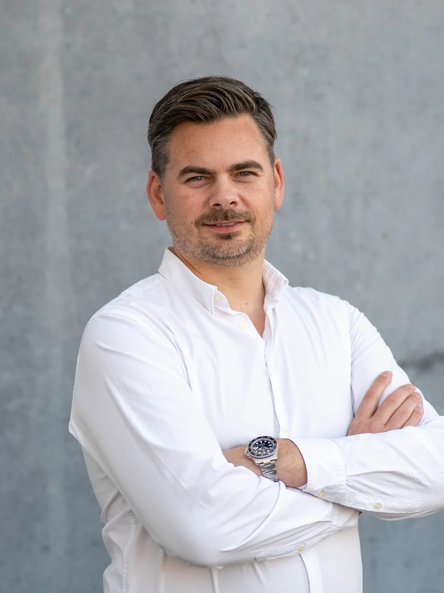 Chris Thomas Holvik
